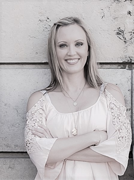 5e557bc70ad767610fbfaf92_7757-220-misty-family-paris-copy-for-about-town